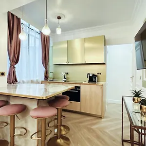 https://luxury-2-bedroom-1-bathroom-le-marais.fr-paris.fr