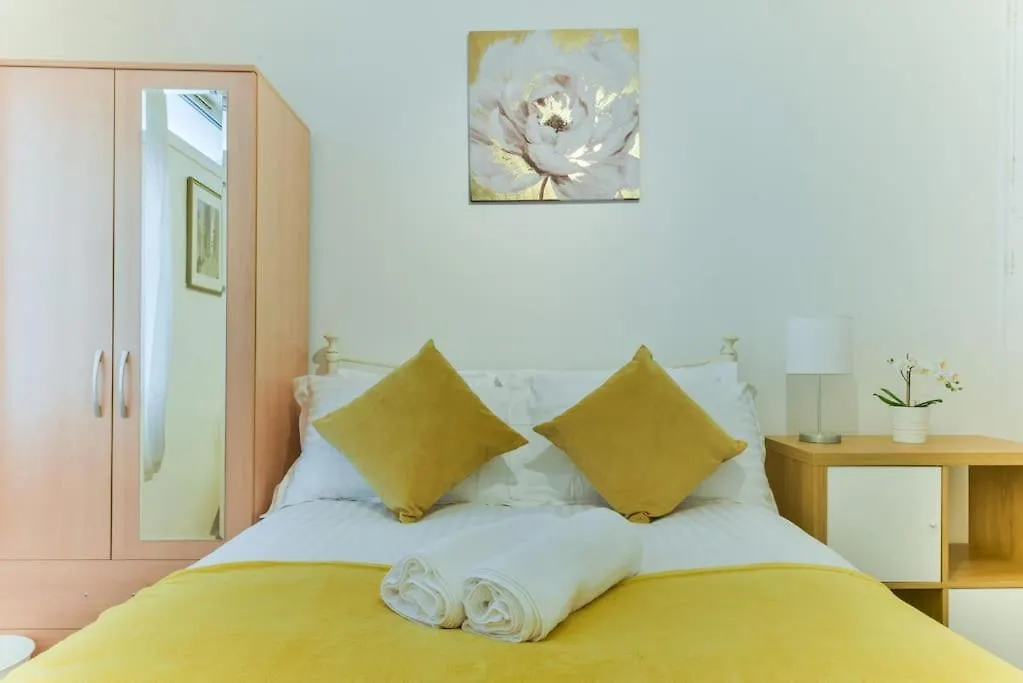 Nice Home In London, Central Peckham contacts